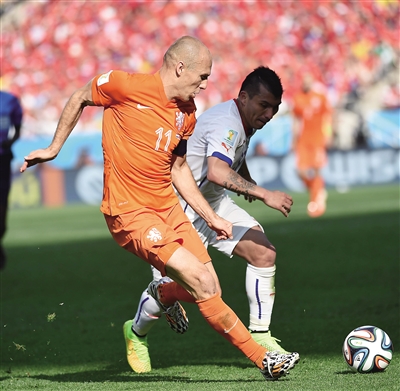 关于智利轻取波兰，罗本一己之力扛起全队的信息