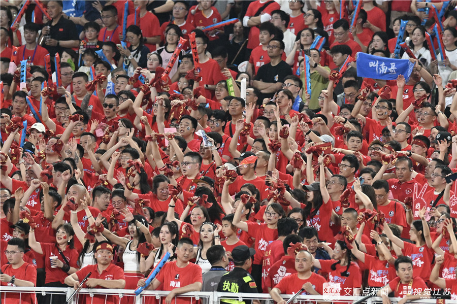 开云体育官网-联赛中球队表现出色，取得连胜