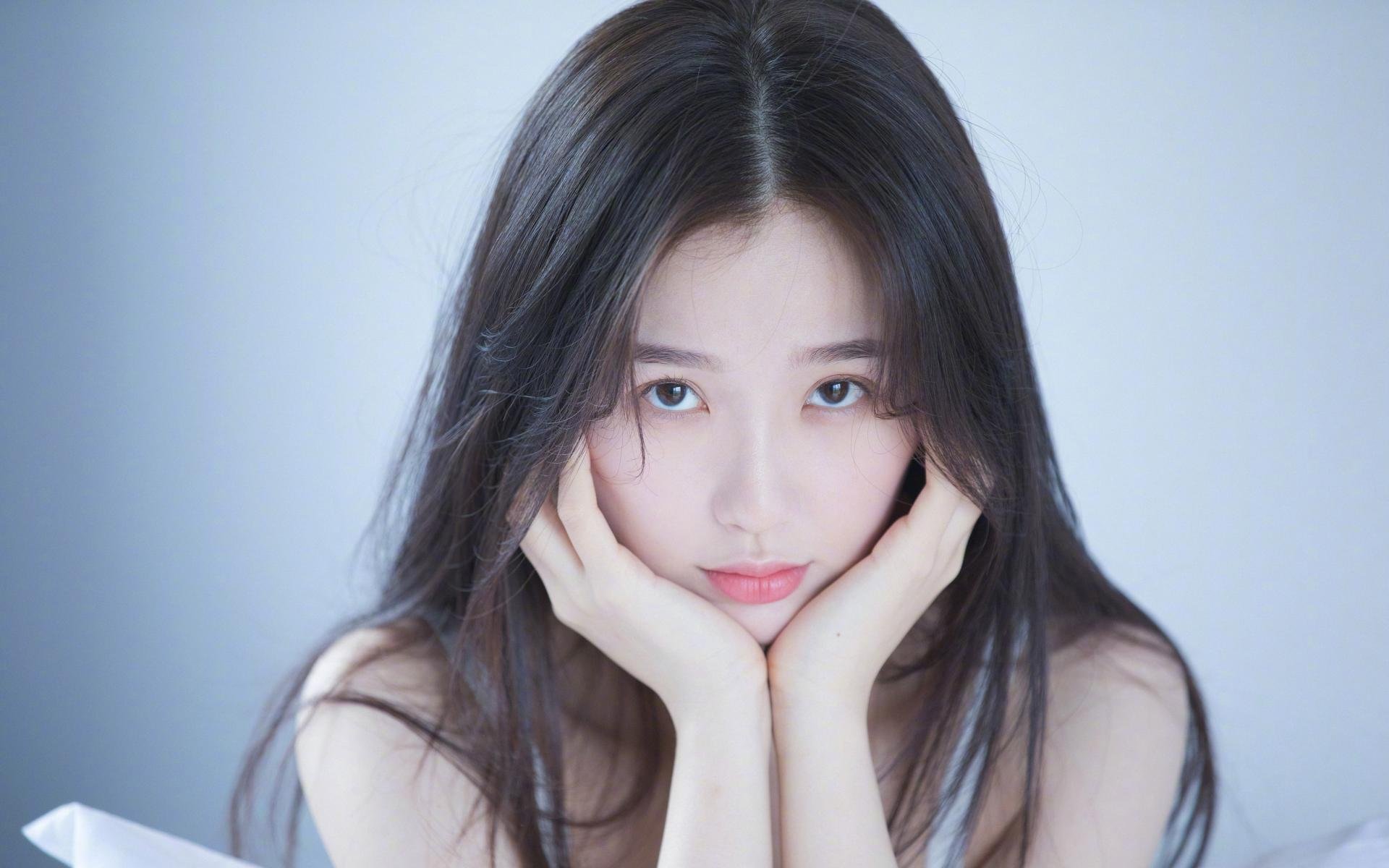 开云体育-金字塔的两端，硬仗之王与体系压制中的足球魅力